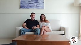 C dalam model bokep hot air dan bawah air di danau