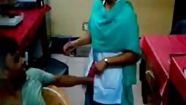 Tukang di dapur ledeng membersihkan pipa download bokep anak ayam