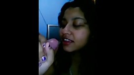 Dua indo model hot gadis gadis dan seorang pria